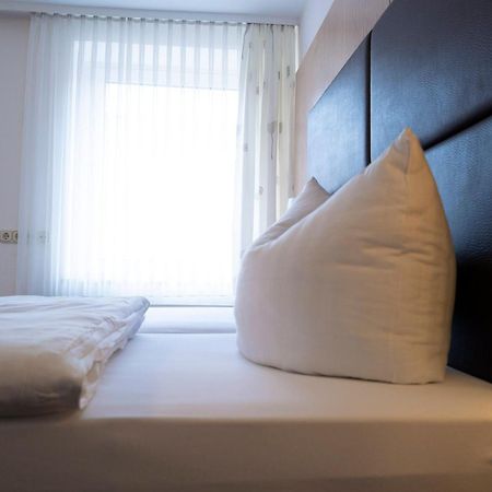Hotel & Apartments Boehm Grafenwohr Bagian luar foto