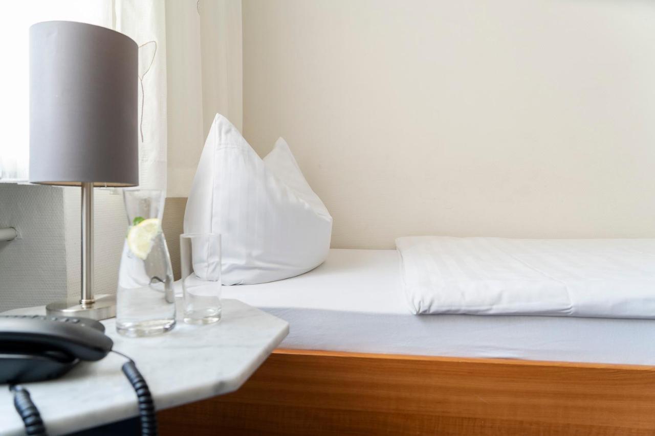 Hotel & Apartments Boehm Grafenwohr Bagian luar foto