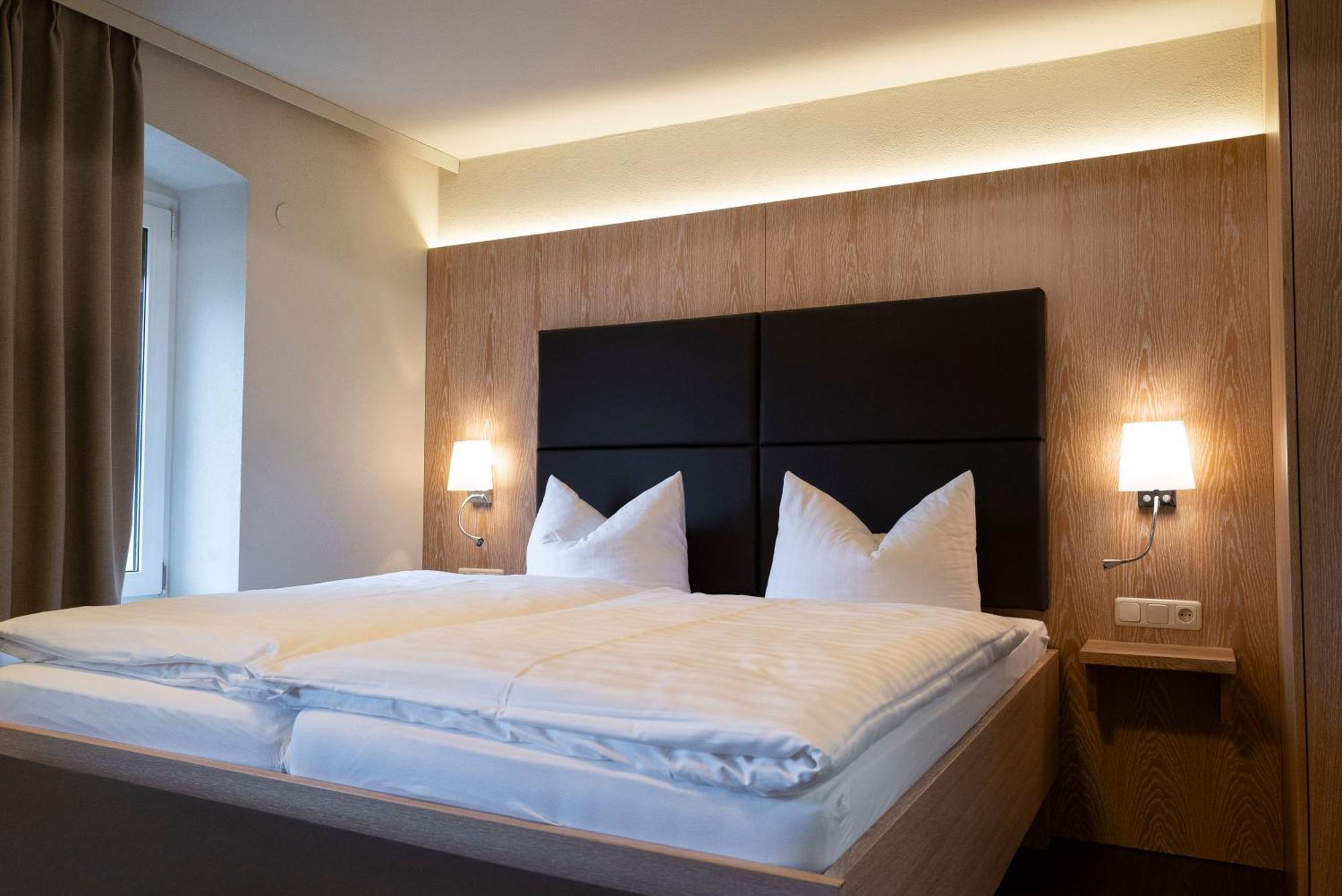 Hotel & Apartments Boehm Grafenwohr Bagian luar foto