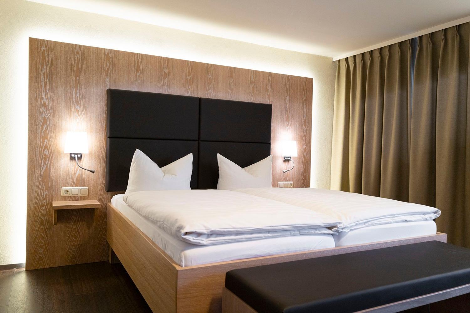 Hotel & Apartments Boehm Grafenwohr Bagian luar foto